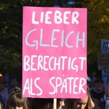 Bild für die Veranstaltung Feministischer Lesekreis «Die Waffen nieder!»